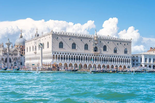 Palacio Ducal de Venecia. Vista desde el barco — Foto de Stock