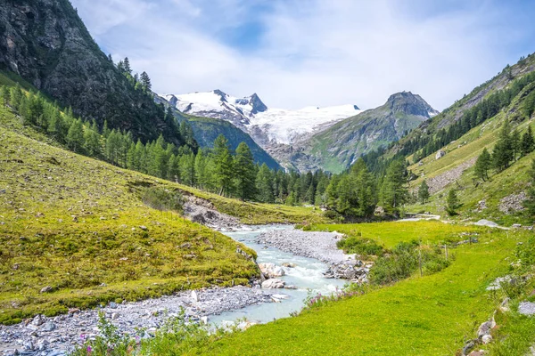 Idilliaca valle alpina con Grossvenediger Mountain — Foto Stock