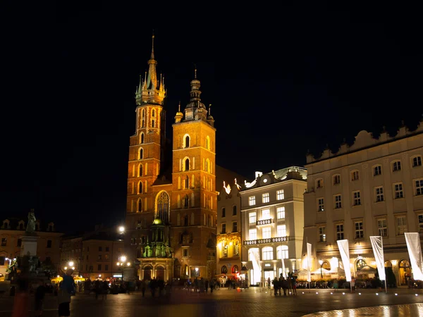 Place principale du marché de Cracovie la nuit — Photo