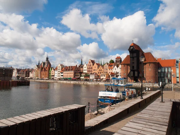 La grulla medieval en el puerto deportivo de Gdansk — Foto de Stock