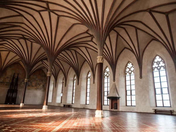 Gothich τόξα στην αίθουσα κάστρο — Φωτογραφία Αρχείου