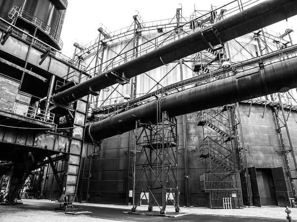 Gashouder in de industriezone — Stockfoto