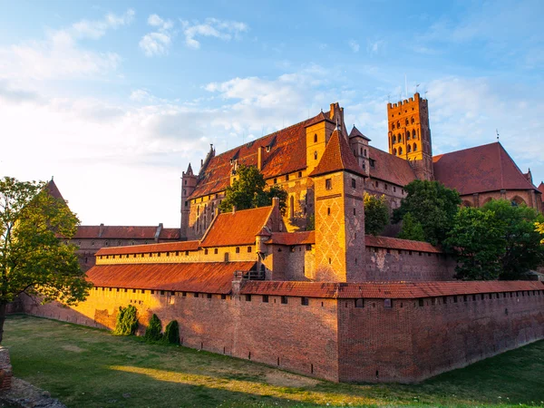 Malbork castle in the evening — Stock Photo, Image