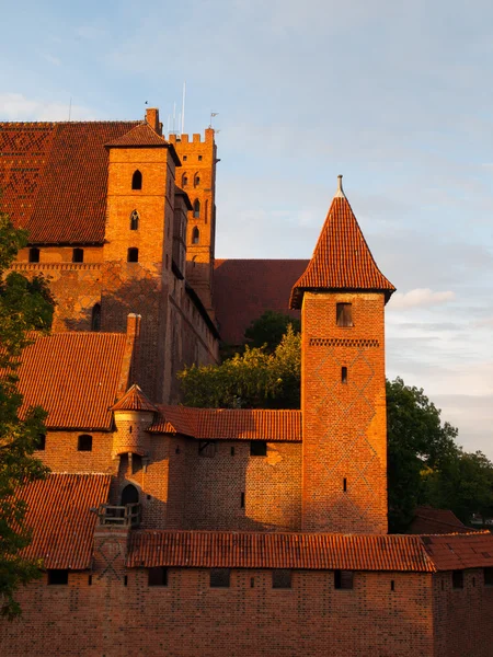 Malbork castle in the evening — Stock Photo, Image