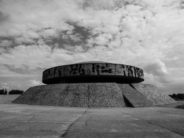 Mausoleo nel campo di concentramento di Majdanek — Foto Stock