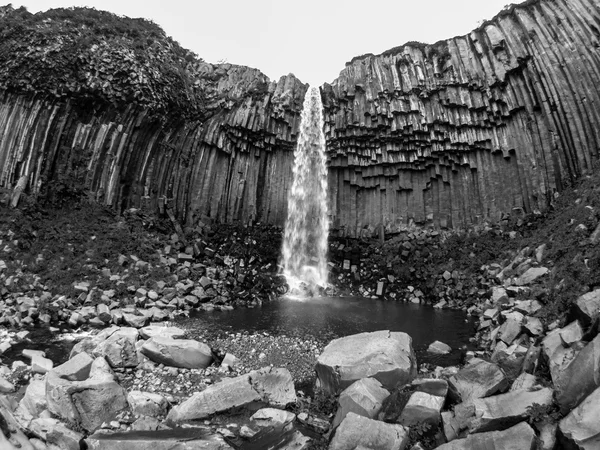 Svartifoss у чорно-білому — стокове фото