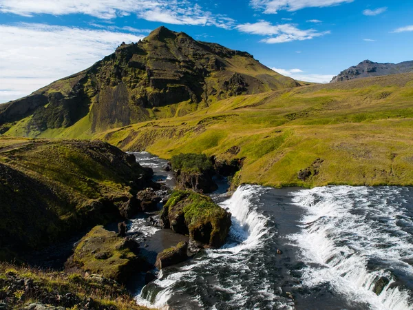 Kleiner Wasserfall auf dem Fluss skoga — Stockfoto