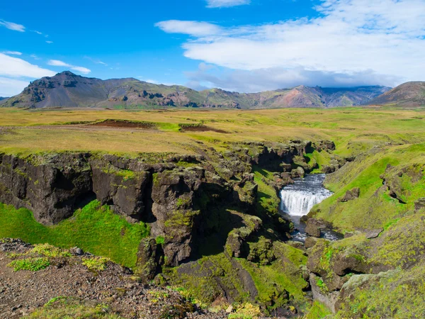 Kleiner Wasserfall auf dem Fluss skoga — Stockfoto