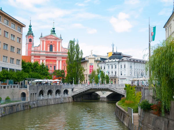 Centrum miasta Ljubljana i rzeki Ljubljanica — Zdjęcie stockowe