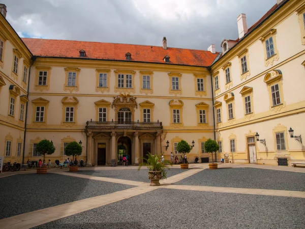 Cour du château Valtice — Photo