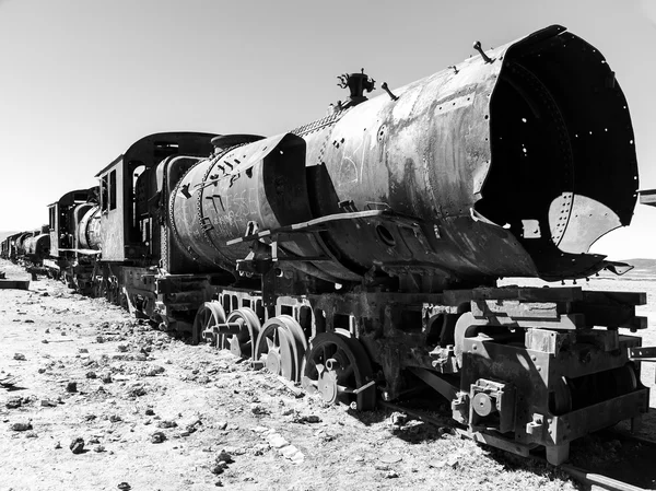 Locomotiva enferrujada em cemitério de trem perto de Uyuni — Fotografia de Stock