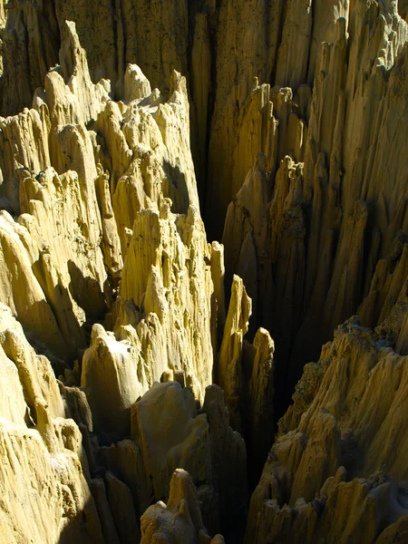 Des piliers rocheux pointus dans la vallée de la lune bolivienne — Photo