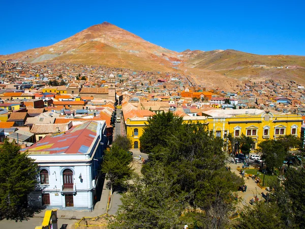 Cerro Rico berget ovanför Potosi i Bolivia — Stockfoto