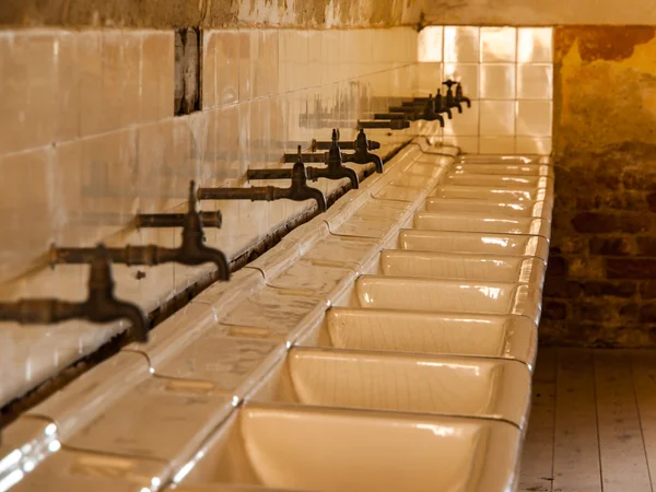 Antiguo baño de masas en prisión —  Fotos de Stock