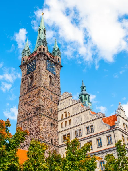 Black Tower och rådhuset i Klatovy — Stockfoto