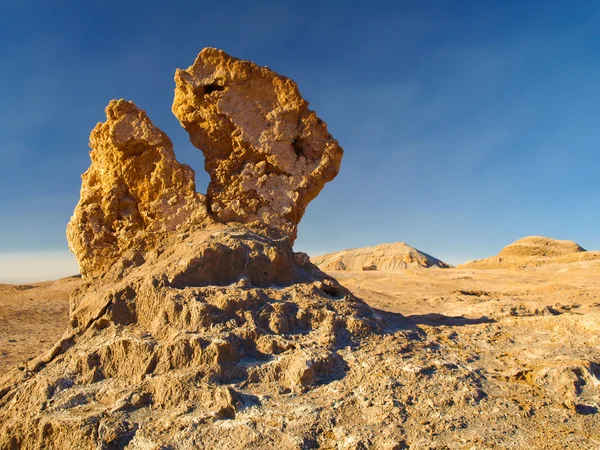 Странное каменное образование в долине Луны Атакама — стоковое фото