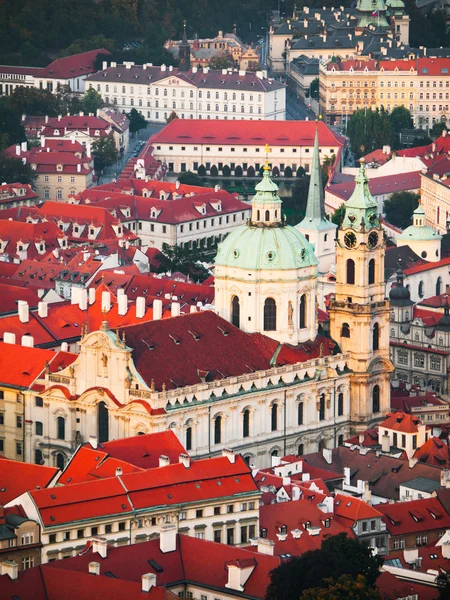 Малый город Прага с Никольским собором — стоковое фото