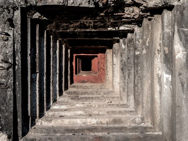 Kryphål i gamla militära bunker — Stockfoto