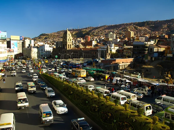 Duży ruch na Avenida Ismael Montes w Boliwii La Paz — Zdjęcie stockowe