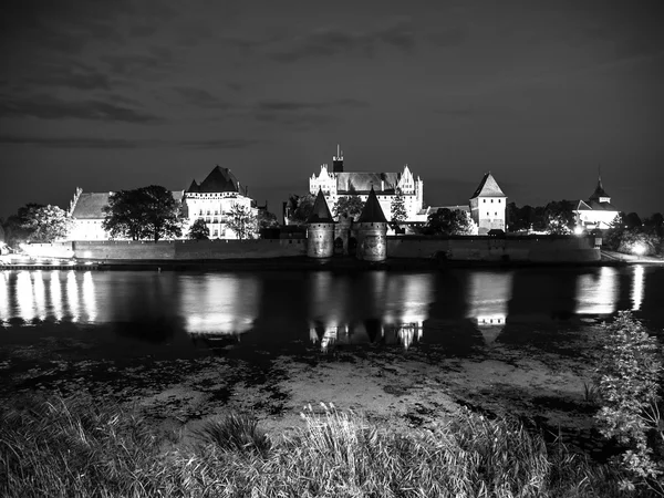 Castello di Malbork di notte — Foto Stock