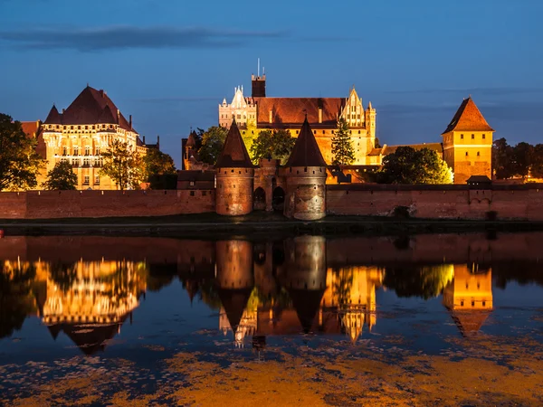 Castello di Malbork di notte — Foto Stock