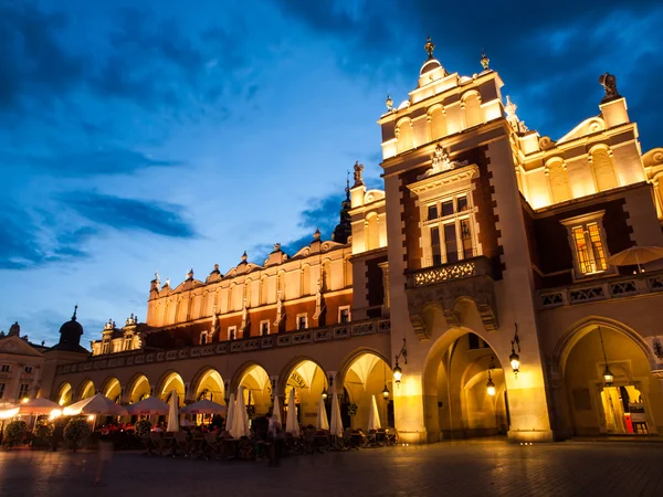 Sala dei panni o Sukiennice a Cracovia di notte — Foto Stock