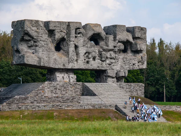 Monument in het concentratiekamp Majdanek — Stockfoto