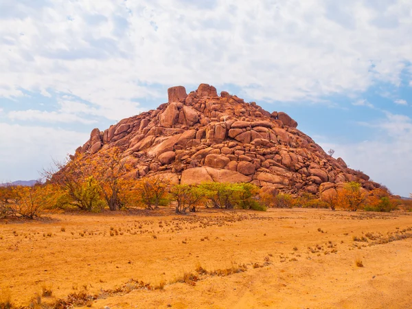 Formazione rocciosa arancione a Damaraland — Foto Stock