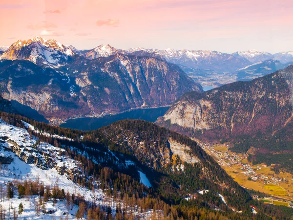 Letecký pohled na Hallstatt údolí v Rakousku — Stock fotografie