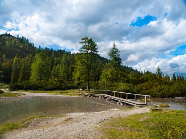 Alpine landscape with lake — Stock Photo, Image