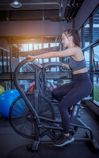 Retrato Belleza Deporte Mujer Usar Ropa Deportiva Posando Bajo Ejercicio — Foto de Stock