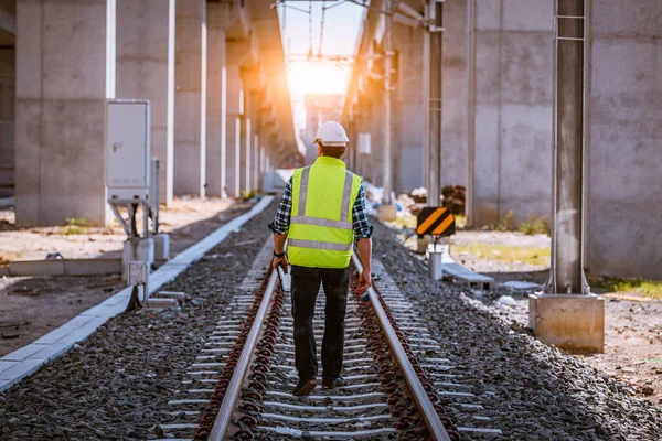 Porträtt Ingenjör Inspektion Och Kontroll Byggprocess Järnväg Och Kontroll Arbete — Stockfoto