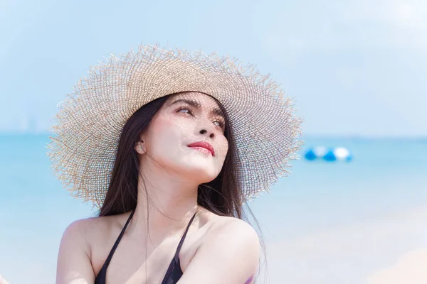 Asian Sexy Beautiful Model Wearing Bikini Swimwear Sunglasses Post Happiness — Stock Photo, Image