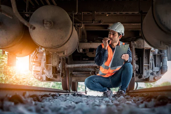 Ingenieur Eisenbahn Unter Kontrolle Bauprozess Zug Prüfung Und Überprüfung Der — Stockfoto