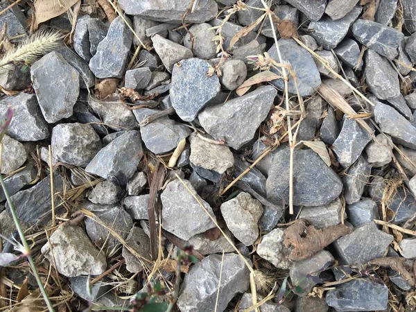Zmiażdżony Kamień Jesiennej Trawie Streszczenie Kontekstu Teksturalnego Minimalizm Natura — Zdjęcie stockowe