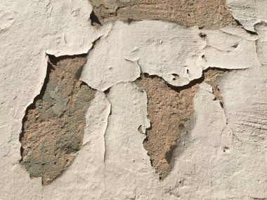 Gri bir duvara macun soyuyorlar. Eski bir duvar. Desenli retro soyutlaması.