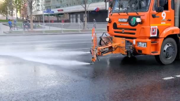 Carros Para Lavar Estrada Asfalto Moscou Maio 2021 Varredor Está — Vídeo de Stock