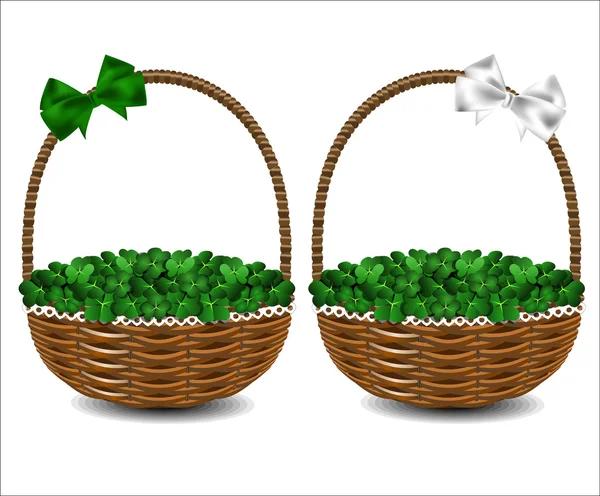 Green clover in a beautiful wicker basket. St. Patrick's Day. — Stock Vector