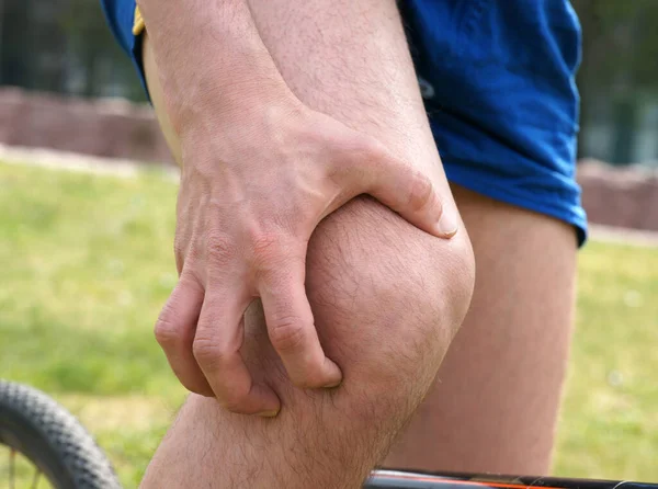 Pain in the knee joint while cycling