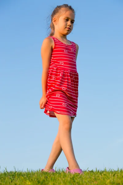 Girl Walking on Grass — Stock Photo, Image