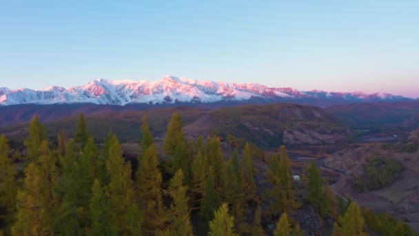 Fotografen, Chuya Fluss und Berge. Altai-Gebirge — Stockvideo