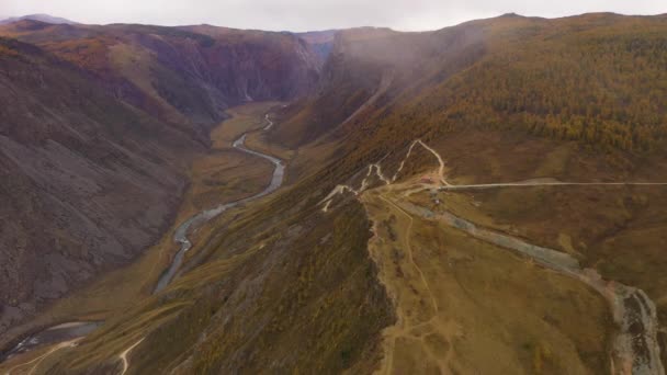 Katu-Yarik Mountain Pass. Chulyshman River Valley. Aerial View. Altai, Russia — Stockvideo