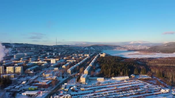 Zlatoust City op een zonnige winterdag. Luchtfoto 's. Rusland — Stockvideo