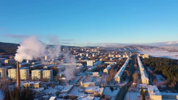 冬の晴れた日にZlatoust市。空中展望。ロシア — ストック動画