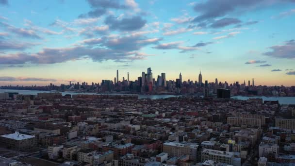 Şehir merkezi Manhattan Skyline ve Hoboken. Hava görüntüsü. ABD — Stok video