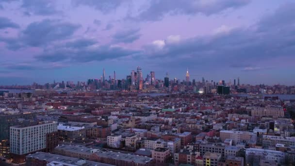 Urban Cityscape di Midtown Manhattan dan Hoboken di Evening. Pemandangan udara. USA — Stok Video