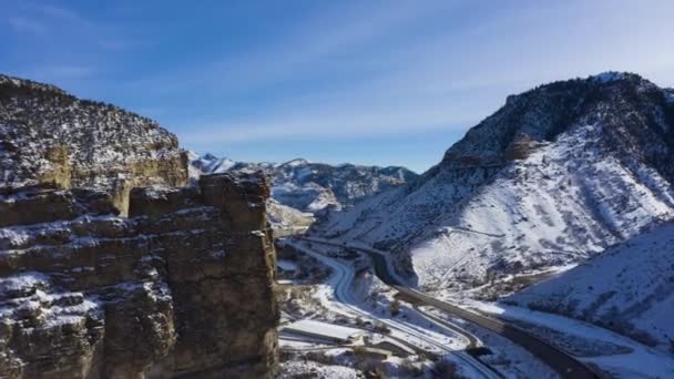 Castle Gate Spire no inverno. Utah, EUA. Vista aérea — Vídeo de Stock