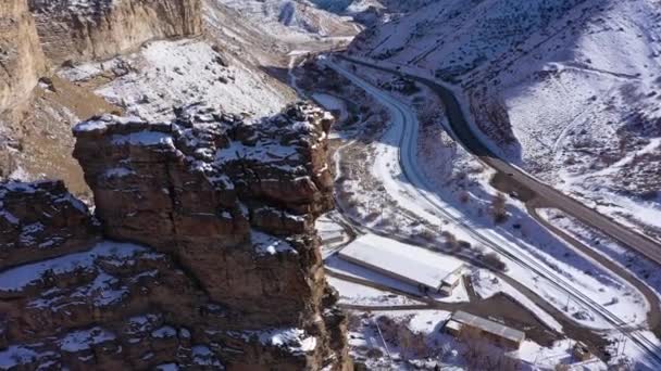 Castle Gate Spire in de winter. Utah, USA. Luchtzicht — Stockvideo