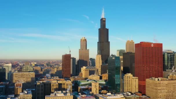 Die Stadt Chicago im Wintermorgen. Goldene Stunde. Luftaufnahme. USA — Stockvideo