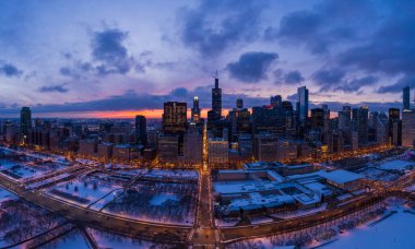 Chicago Şehri Kış Saati 'nin Mavi Saati. Akşam Alacakaranlığı. Hava görüntüsü. Amerika Birleşik Devletleri